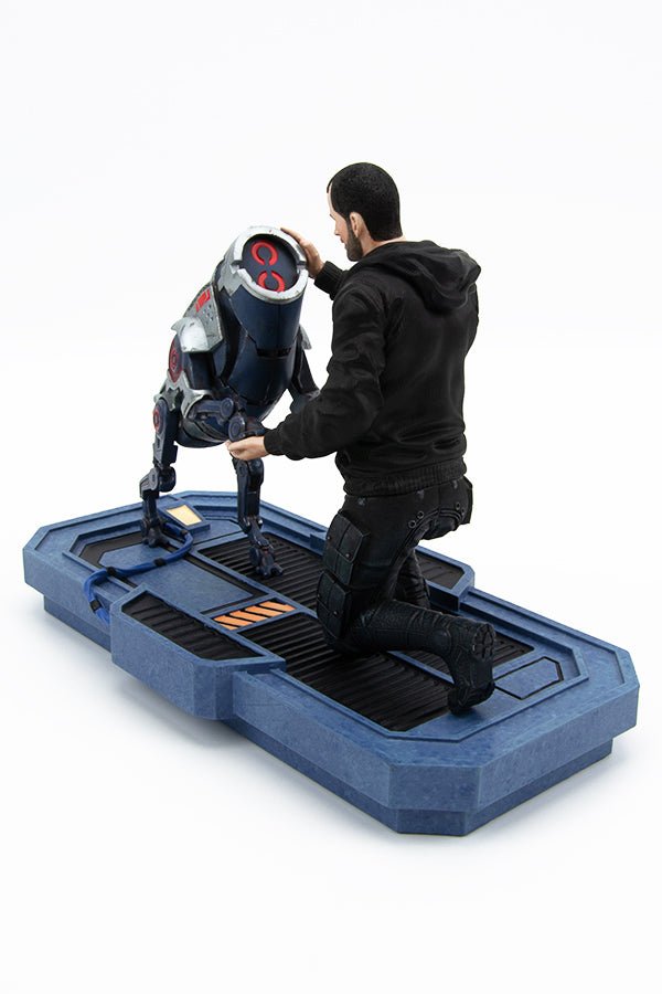 Mass Effect Shepard and KEI-9 Statue