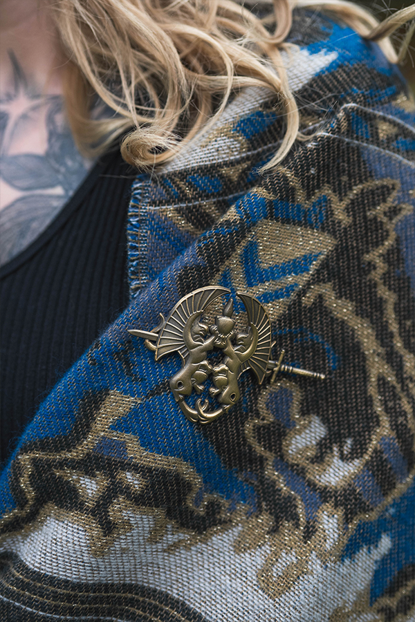 Ensemble cape et broche Dragon Age Tale of a Grey Warden