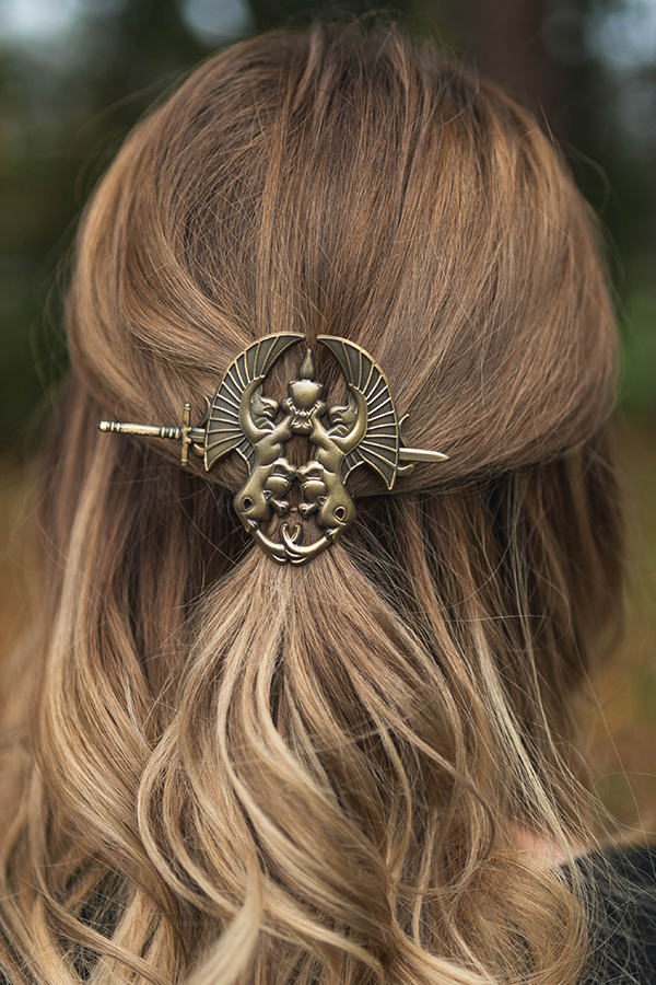 Ensemble cape et broche Dragon Age Tale of a Grey Warden