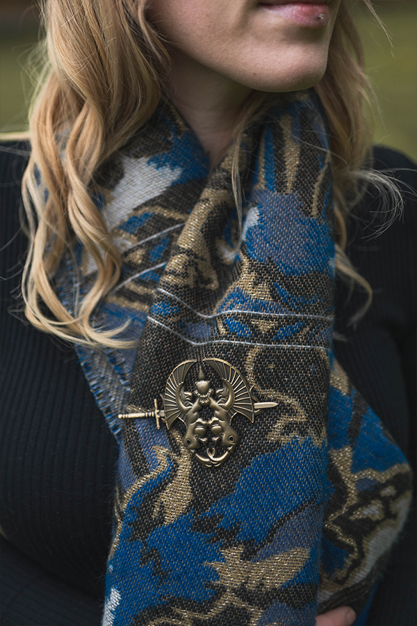 Ensemble cape et broche Dragon Age Tale of a Grey Warden