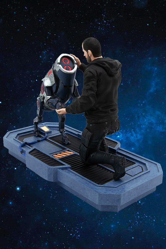 Mass Effect Shepard und KEI-9 Statue