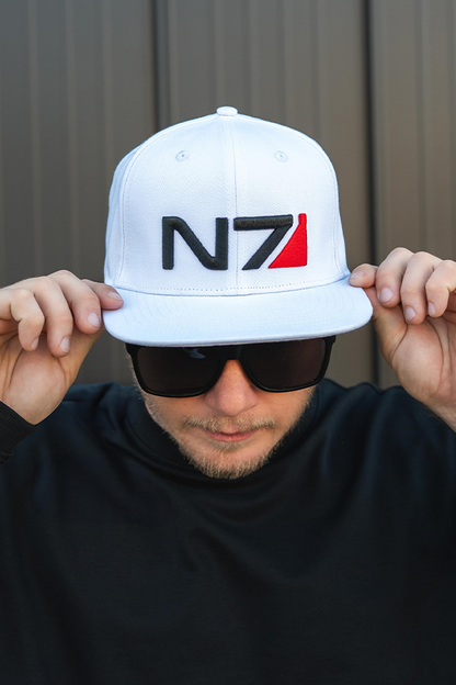 Mass Effect N7 Snapback Kappe (Weiß)