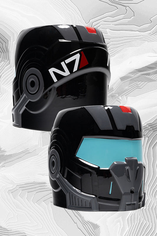 Fioriera con elmo N7 in ceramica di Mass Effect