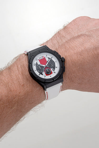 Von Mass Effect N7 inspirierte Uhr